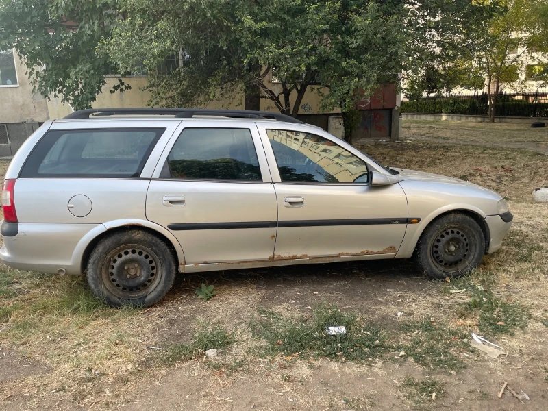 Opel Vectra 1.8 16V, снимка 2 - Автомобили и джипове - 52966295