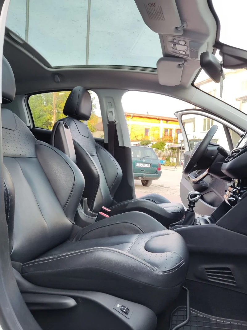 Peugeot 208, снимка 12 - Автомобили и джипове - 52684457