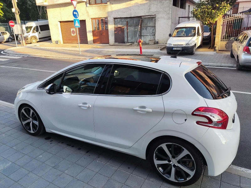 Peugeot 208, снимка 6 - Автомобили и джипове - 52684457