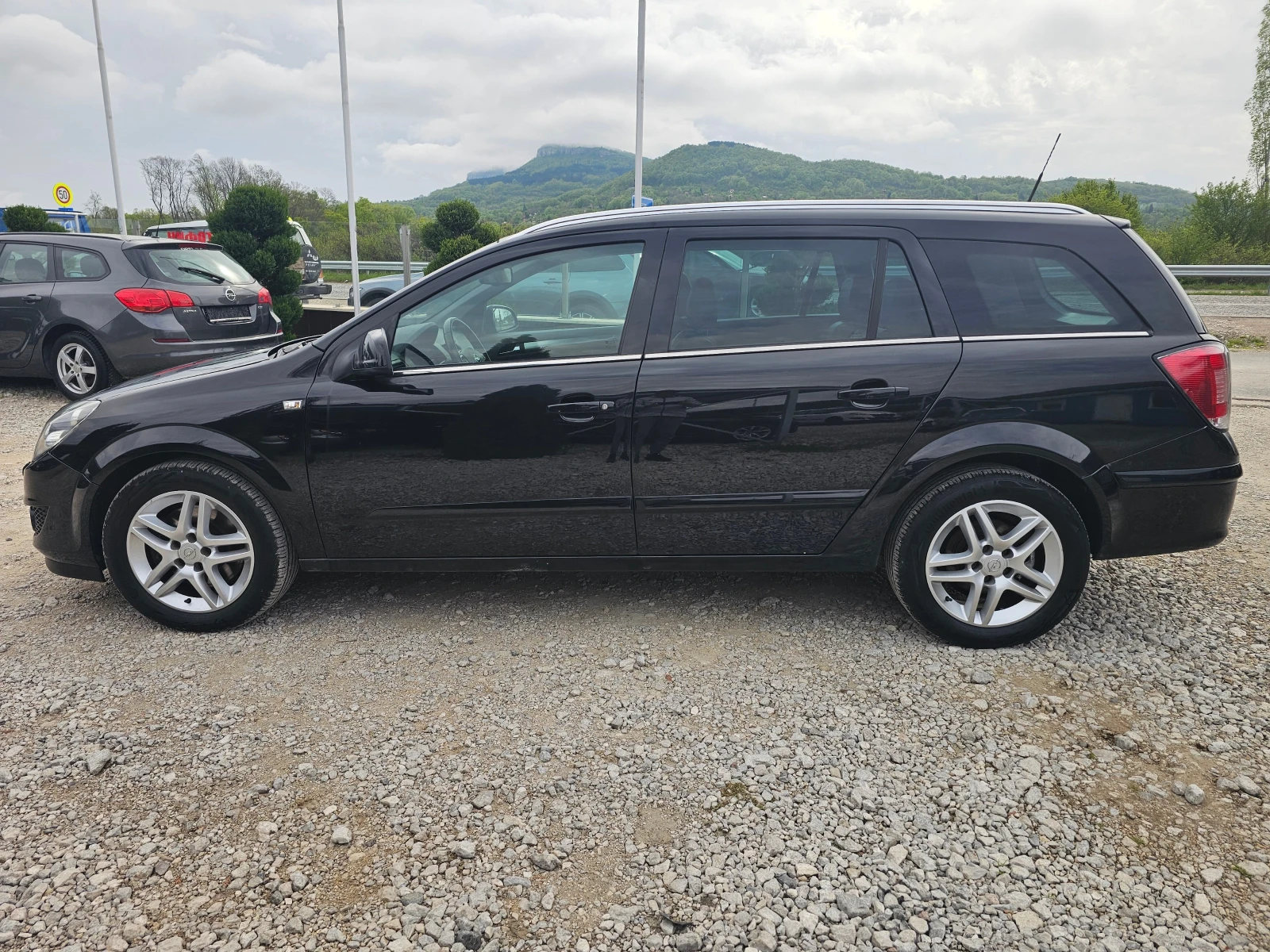 Opel Astra 1, 7 CDTI КЛИМАТРОНИК !! НАВИГАЦИЯ !! ЕВРО 5 !! - изображение 2