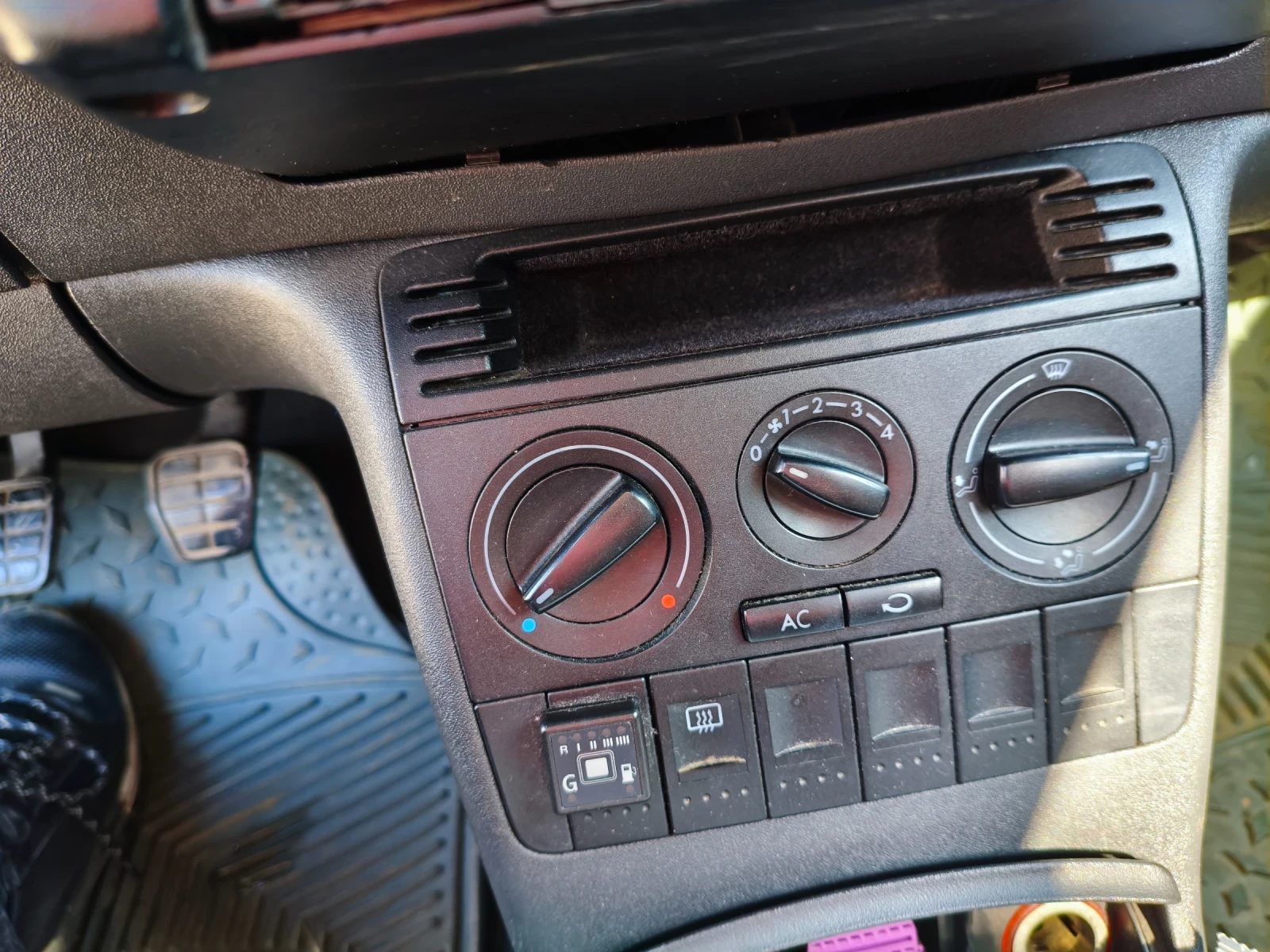 VW Polo 1.4/75кс, газов инжекцион и климатик - изображение 10