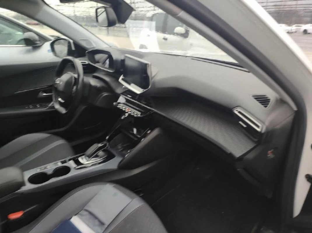 Peugeot 2008 e-2008 Allure, снимка 6 - Автомобили и джипове - 53800838