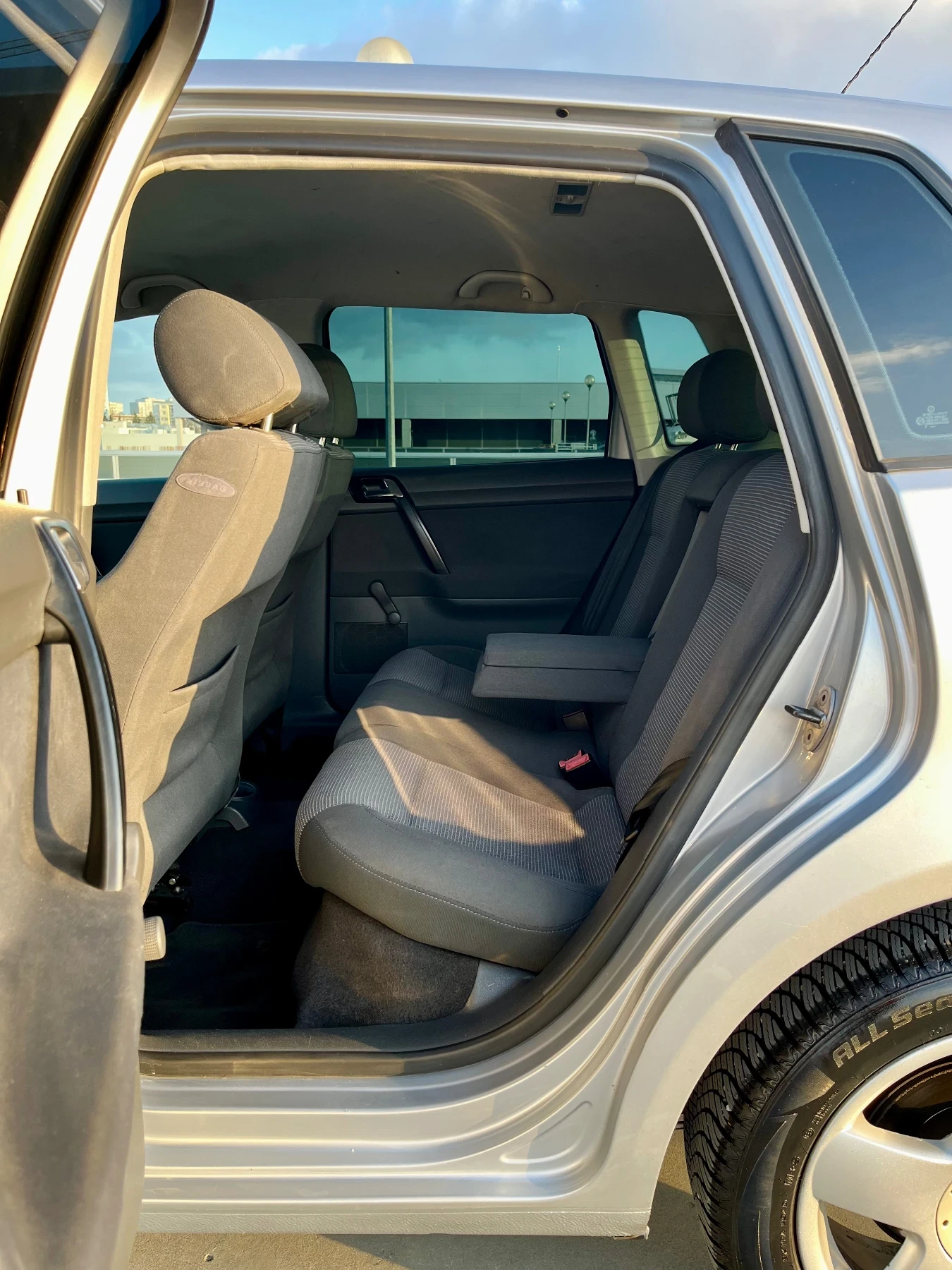 VW Golf 1.9 TDI 101кс, снимка 9 - Автомобили и джипове - 53847491