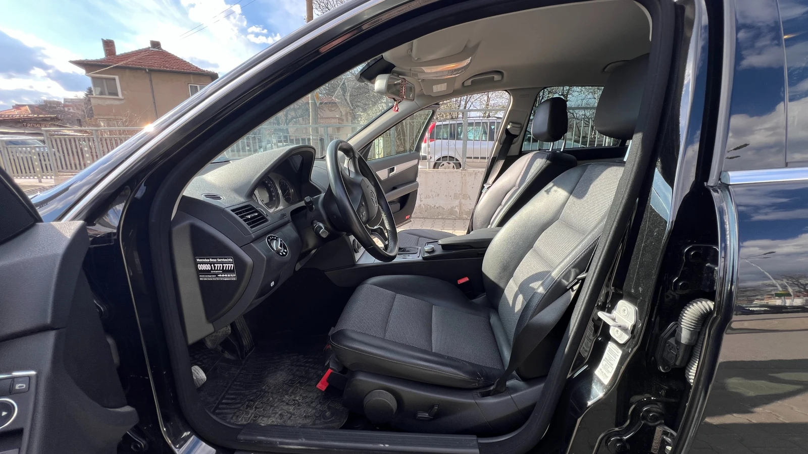 Mercedes-Benz C 300 V6 Avantgarde, снимка 10 - Автомобили и джипове - 53988470