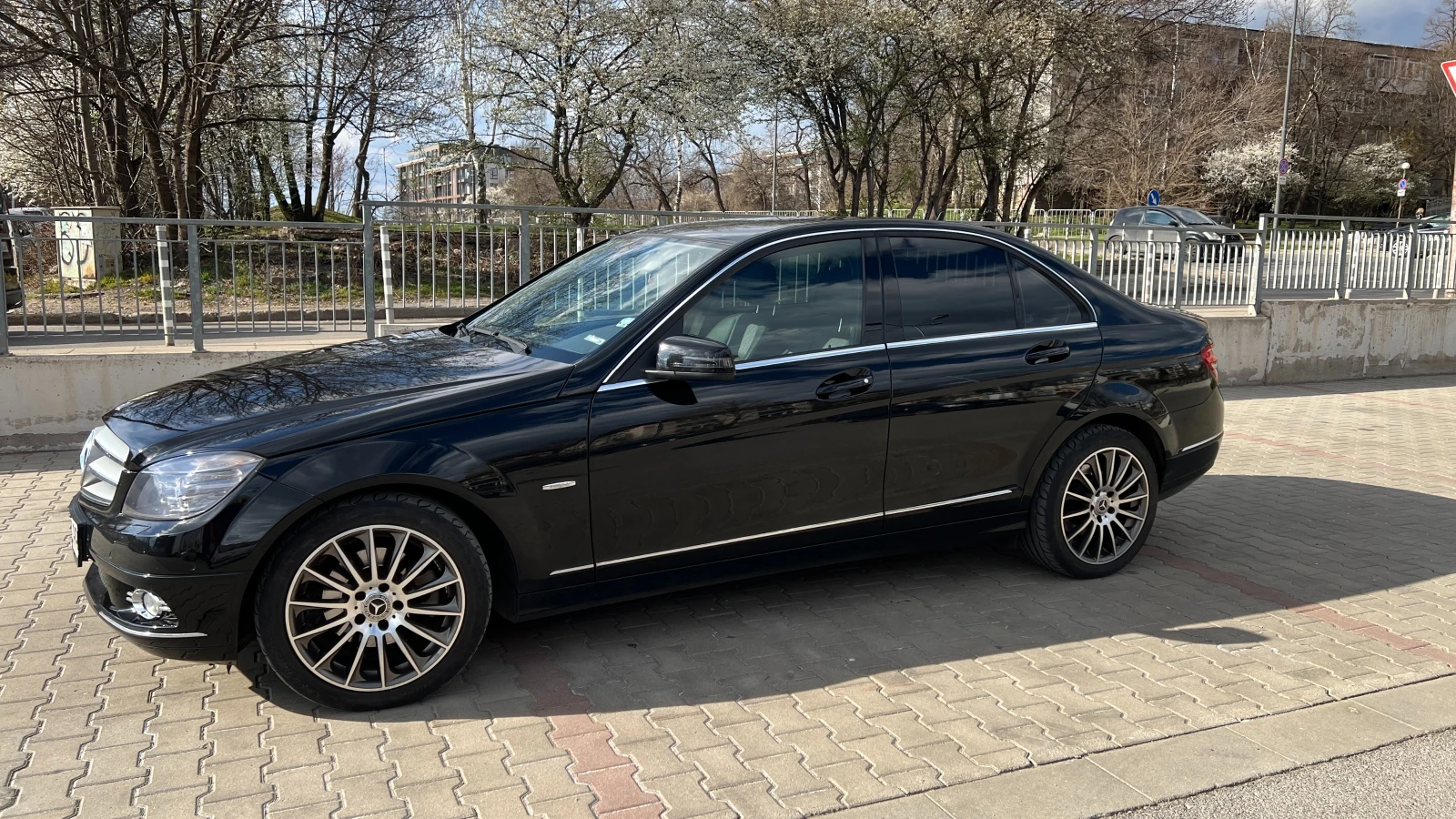 Mercedes-Benz C 300 V6 Avantgarde, снимка 2 - Автомобили и джипове - 53988470