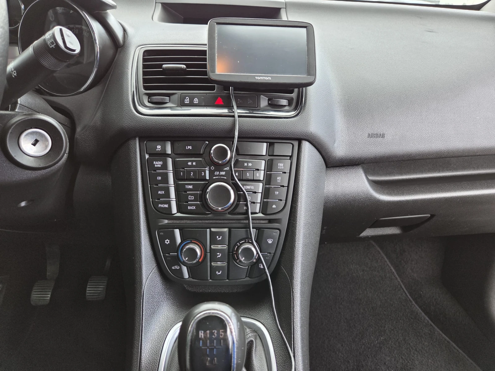 Opel Meriva 1.4 turbo 100 000km, снимка 14 - Автомобили и джипове - 54503623