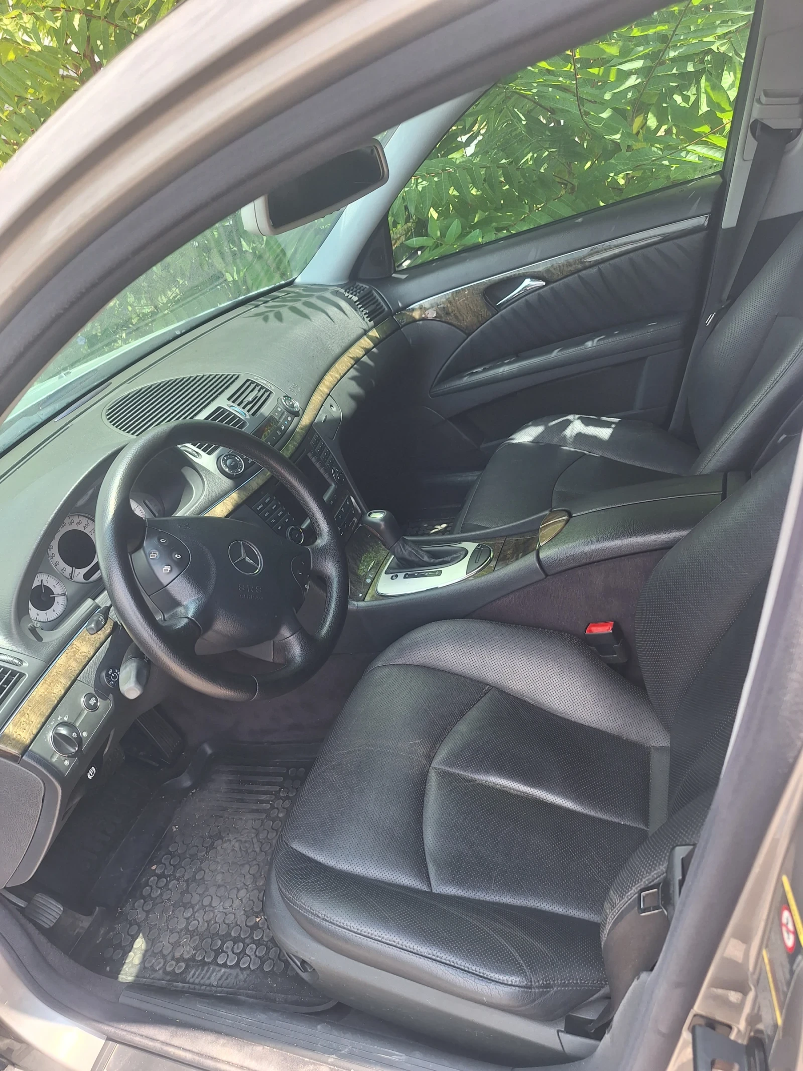 Mercedes-Benz E 320, снимка 3 - Автомобили и джипове - 55606581