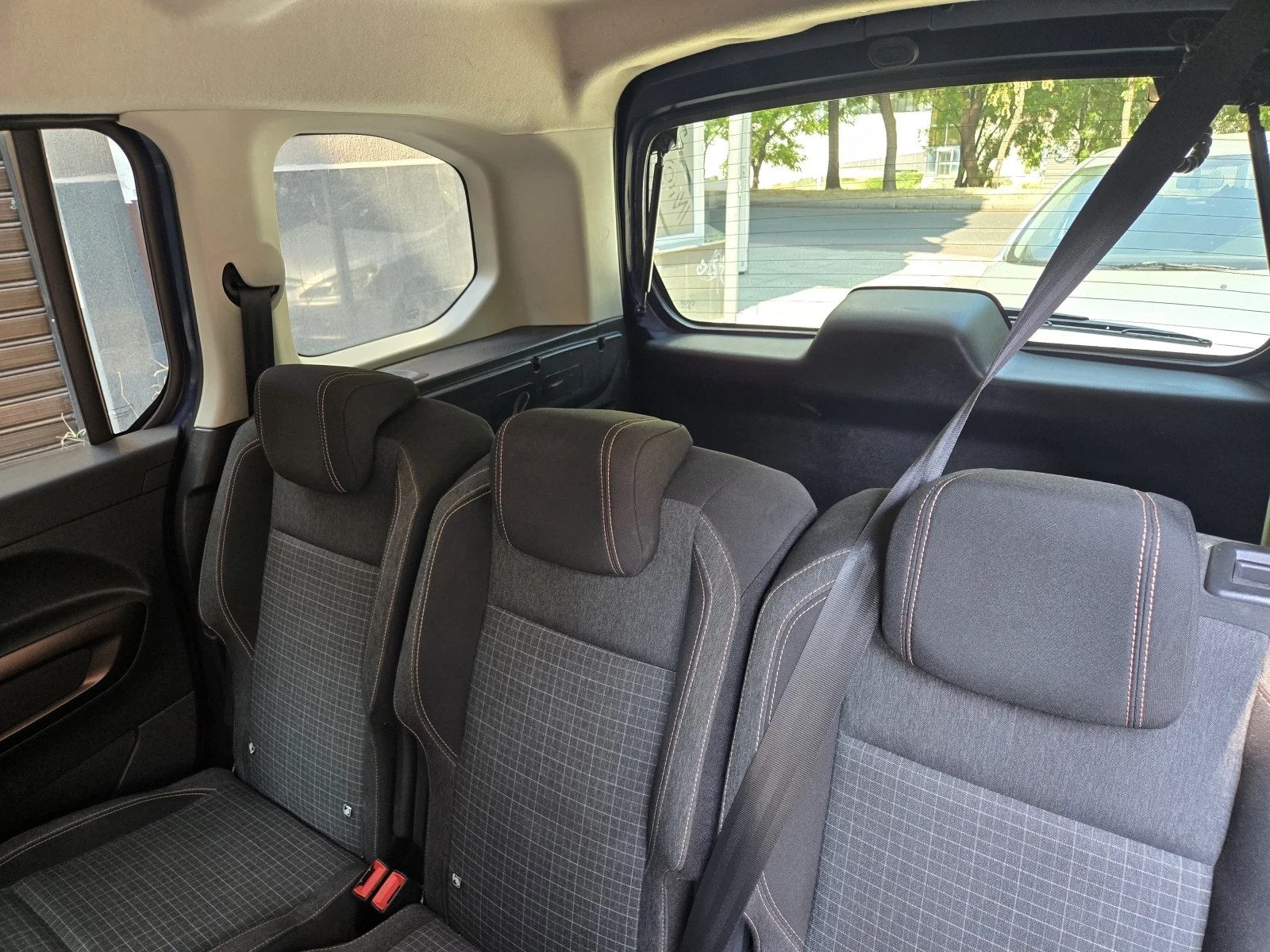 Peugeot Rifter, снимка 6 - Автомобили и джипове - 56032306