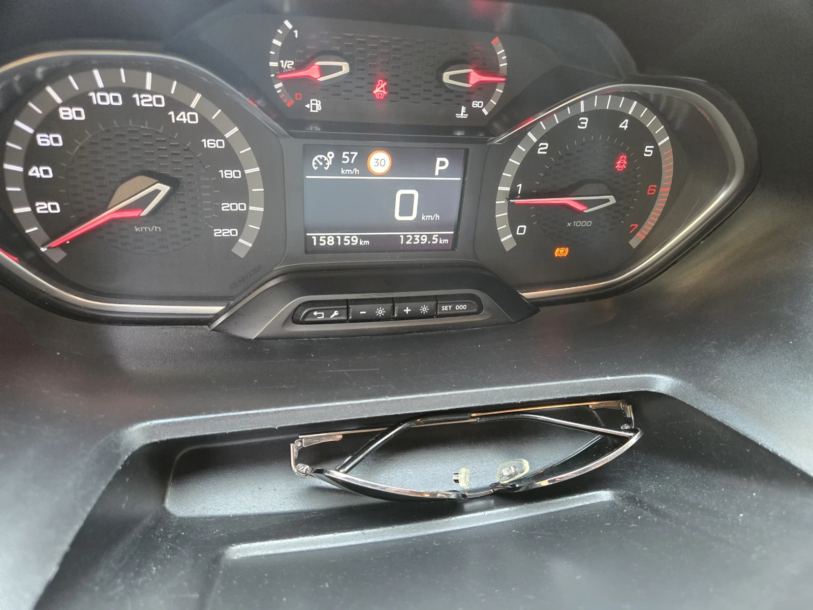 Peugeot Rifter, снимка 5 - Автомобили и джипове - 56032306