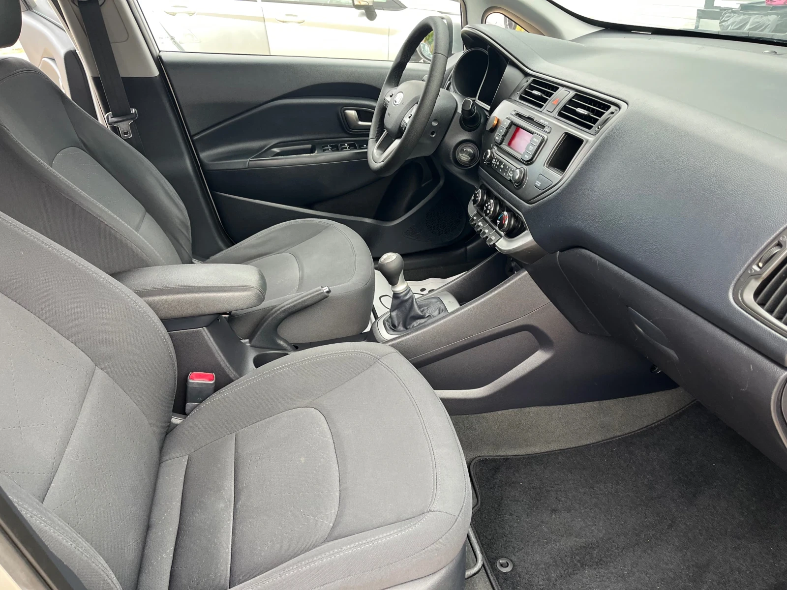 Kia Rio 1.2i, снимка 12 - Автомобили и джипове - 56683492