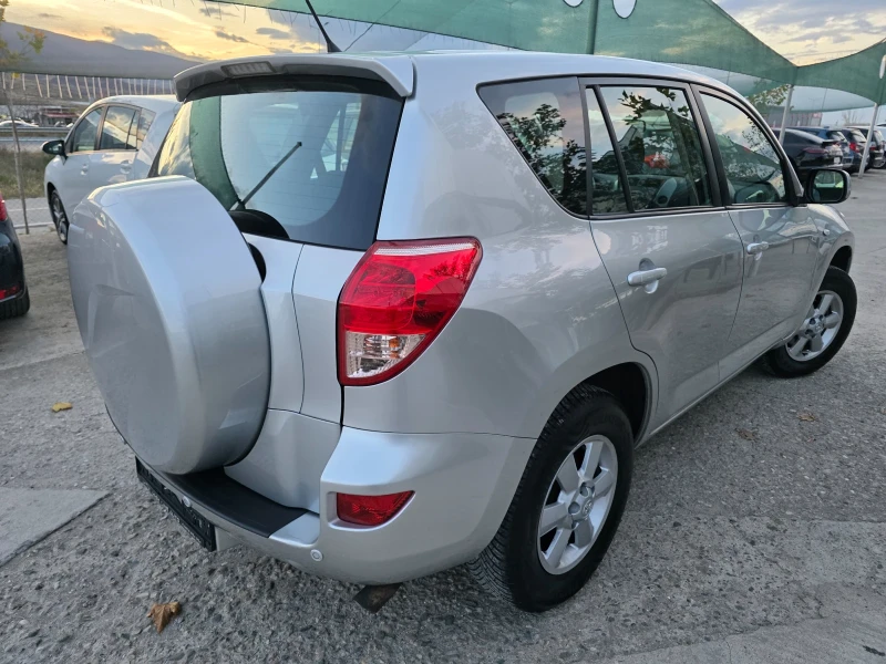Toyota Rav4 2.0i 4x4 Navi Климатроник Парктроник HandsFree, снимка 4 - Автомобили и джипове - 52634517
