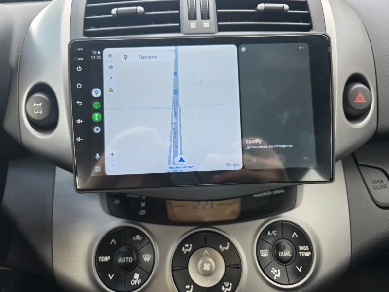 Toyota Rav4 2.0i 4x4 Navi Климатроник Парктроник HandsFree, снимка 13 - Автомобили и джипове - 52634517