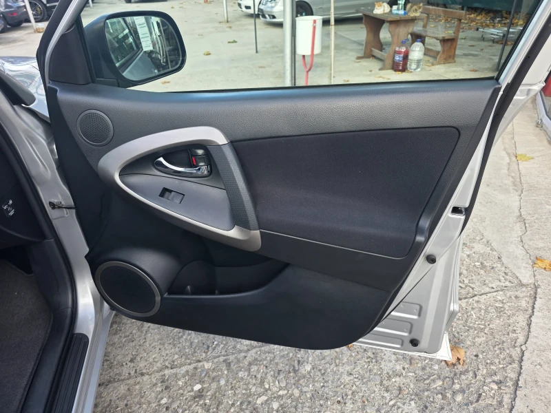 Toyota Rav4 2.0i 4x4 Navi Климатроник Парктроник HandsFree, снимка 7 - Автомобили и джипове - 52634517