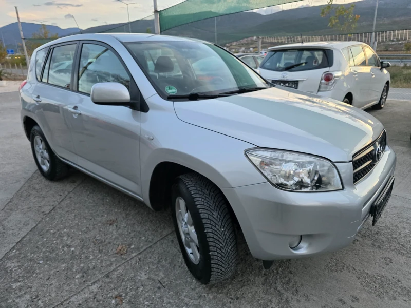 Toyota Rav4 2.0i 4x4 Navi Климатроник Парктроник HandsFree, снимка 3 - Автомобили и джипове - 52634517