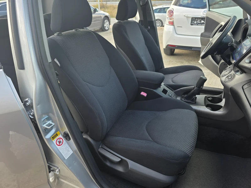 Toyota Rav4 2.0i 4x4 Navi Климатроник Парктроник HandsFree, снимка 8 - Автомобили и джипове - 52634517