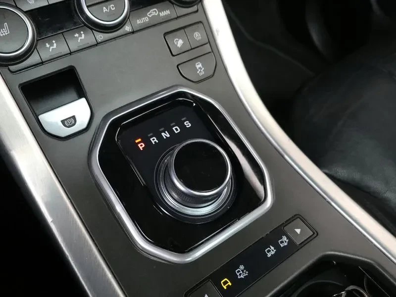 Land Rover Range Rover Evoque 2.0 Td4 Se, снимка 9 - Автомобили и джипове - 55950086