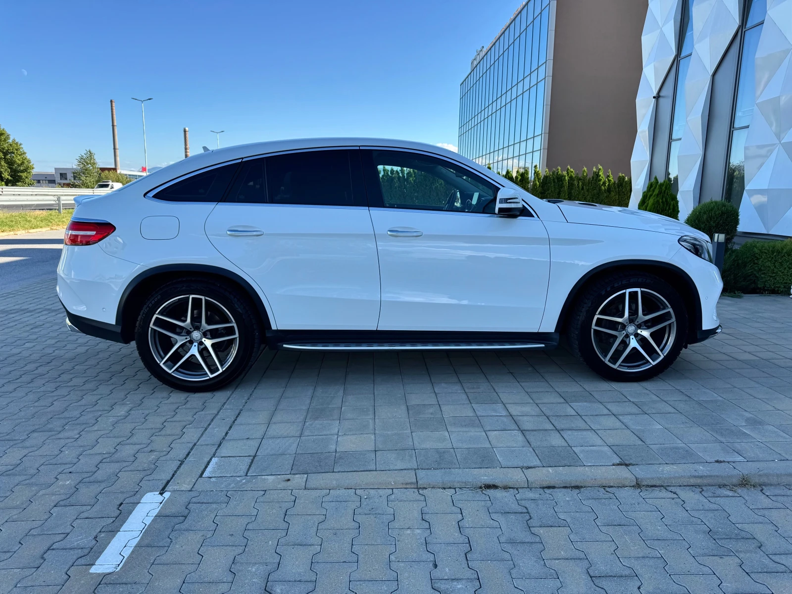 Mercedes-Benz GLE 350 AMG-9G-КАМЕРА-ОБДУХВАНЕ-ПОДГРЕВ-ПАМЕТ-BLIND-SPOT - изображение 4