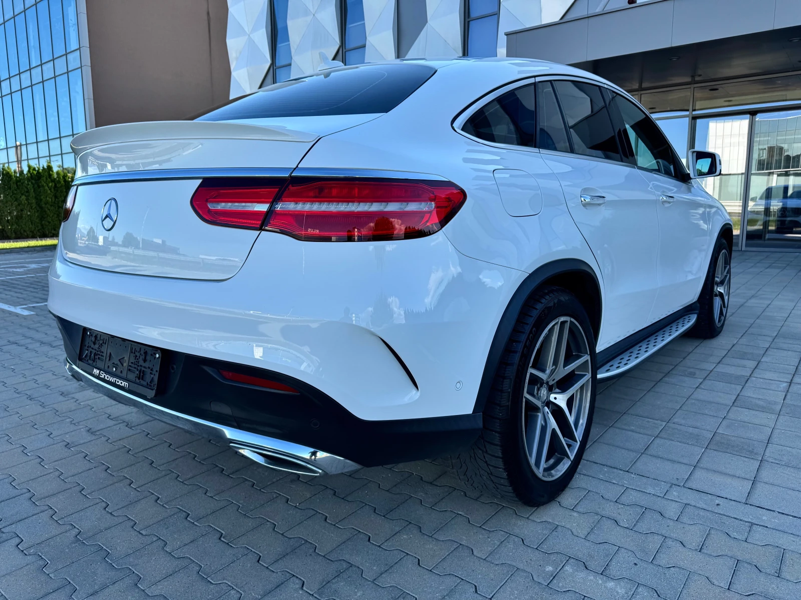 Mercedes-Benz GLE 350 AMG-9G-КАМЕРА-ОБДУХВАНЕ-ПОДГРЕВ-ПАМЕТ-BLIND-SPOT - изображение 5