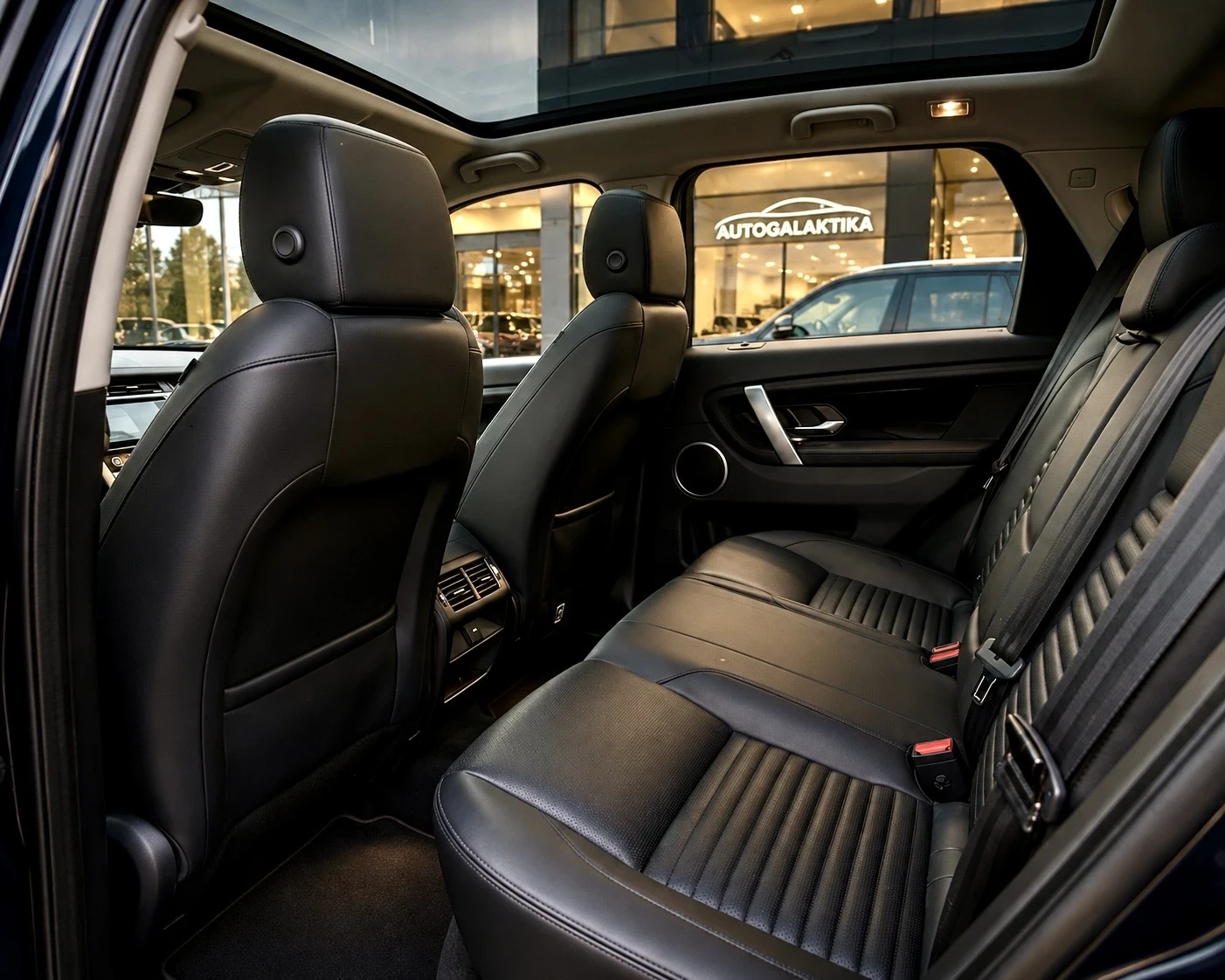Land Rover Discovery Sport PLUG-IN ХИБРИД.P300e.309 к.с.4x4.ГАРАНЦИОНЕН.2023г, снимка 9 - Автомобили и джипове - 54244866