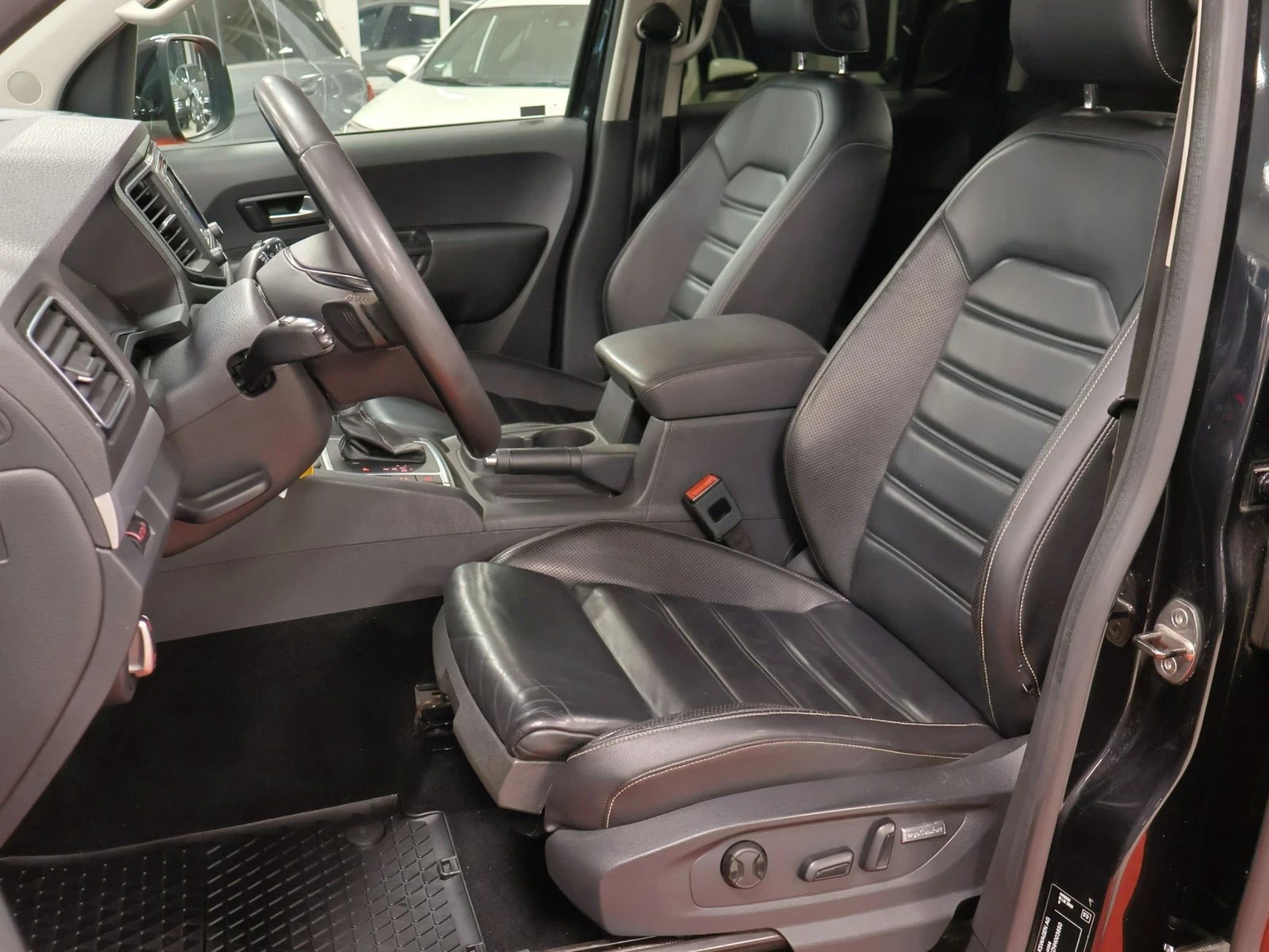 VW Amarok 3.0TDI V6 | ZF8 | Напълно обслужен , снимка 8 - Автомобили и джипове - 56168857