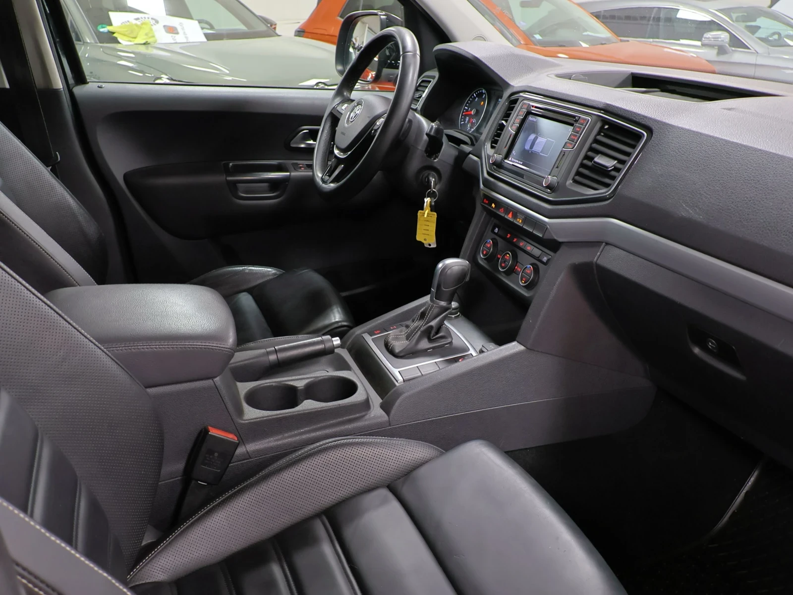 VW Amarok 3.0TDI V6 | ZF8 | Напълно обслужен , снимка 11 - Автомобили и джипове - 56168857