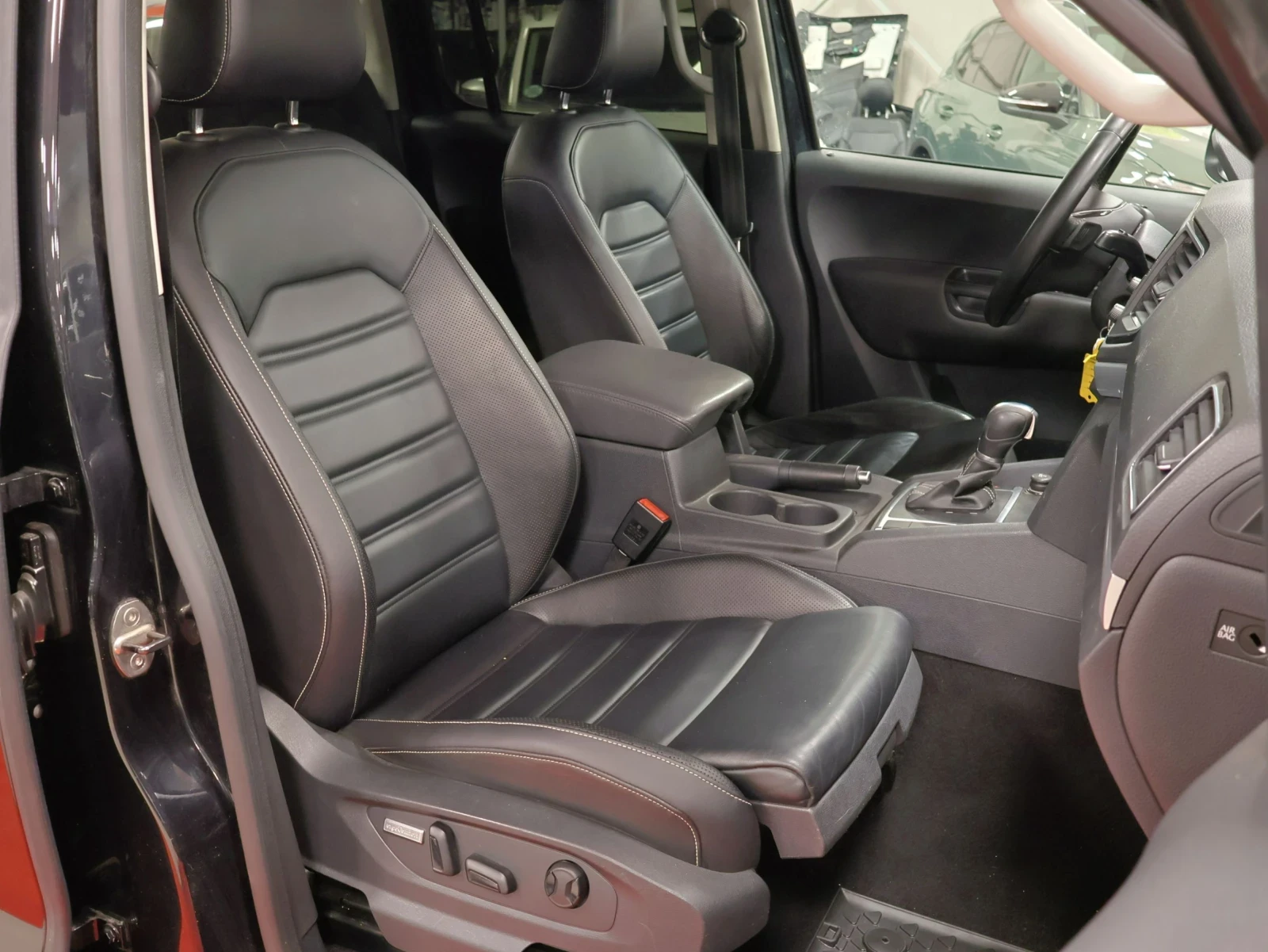 VW Amarok 3.0TDI V6 | ZF8 | Напълно обслужен , снимка 10 - Автомобили и джипове - 56168857