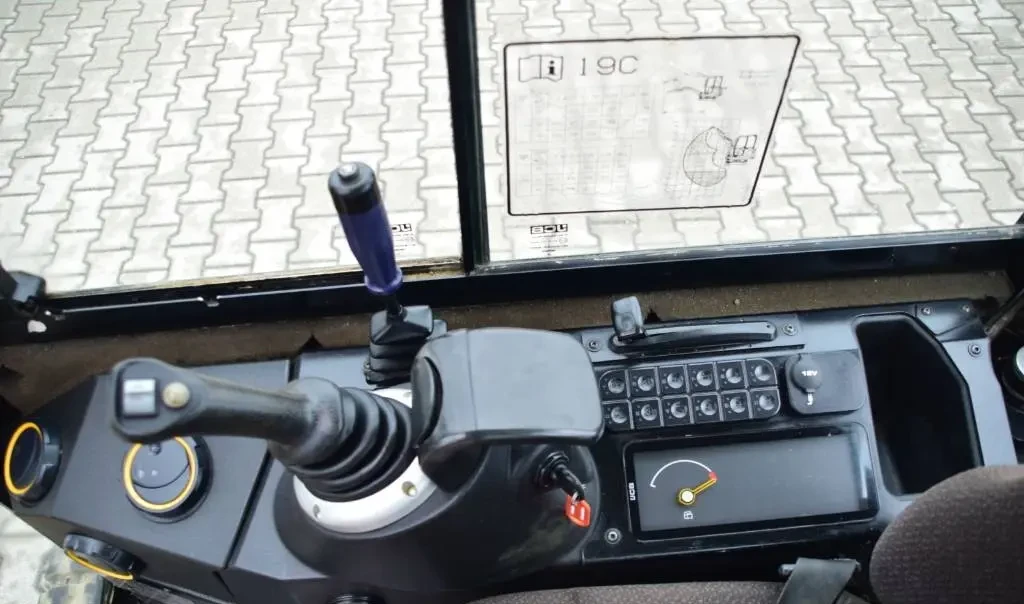 Багер JCB JCB19C-1, снимка 6 - Индустриална техника - 55545312