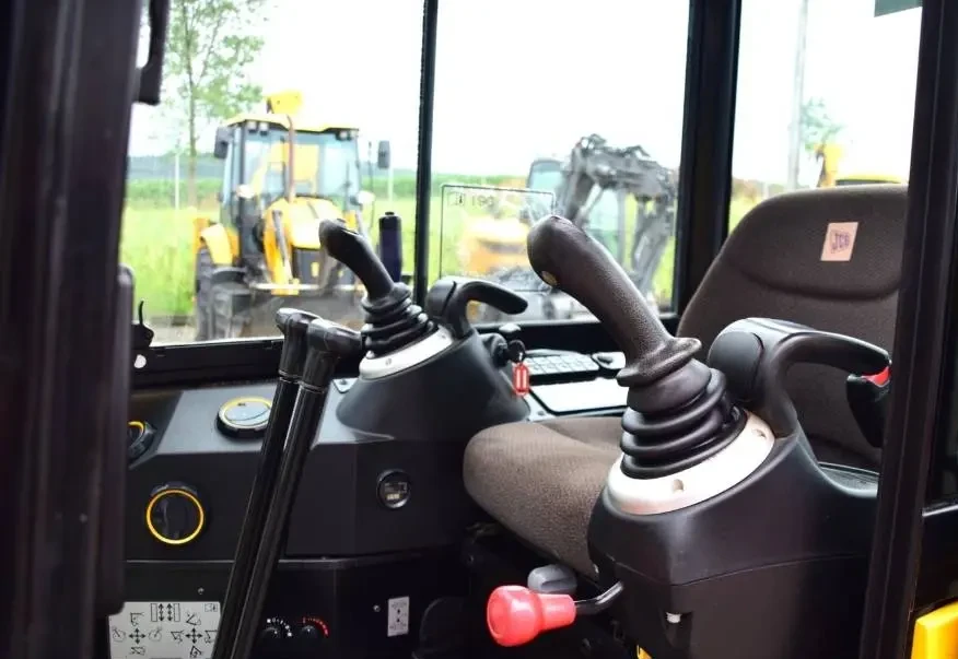 Багер JCB JCB19C-1, снимка 5 - Индустриална техника - 55545312