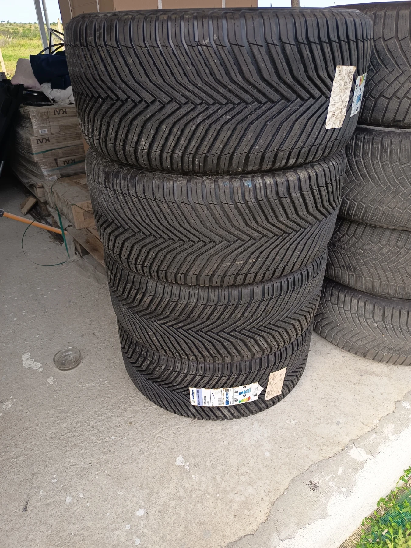 Гуми Всесезонни 285/40R20, снимка 6 - Гуми и джанти - 54838939