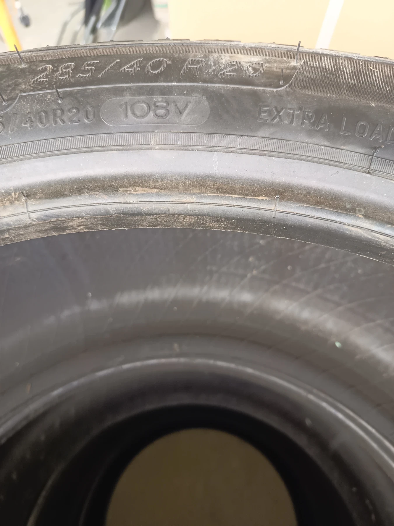 Гуми Всесезонни 285/40R20, снимка 4 - Гуми и джанти - 54838939