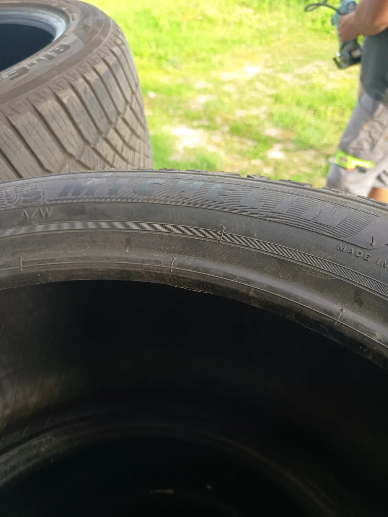 Гуми Всесезонни 285/40R20, снимка 7 - Гуми и джанти - 54838939