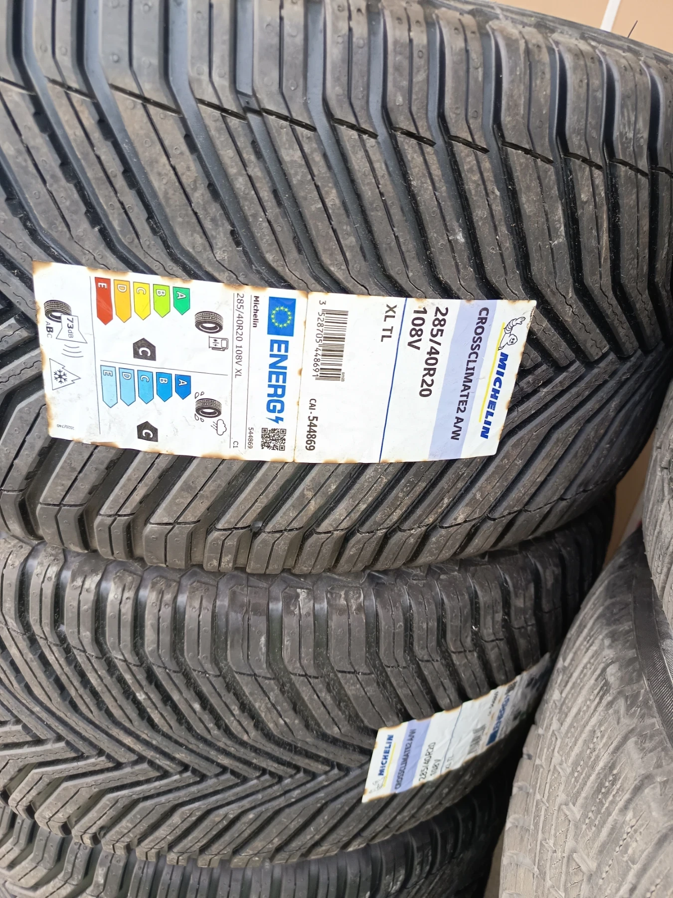 Гуми Всесезонни 285/40R20, снимка 2 - Гуми и джанти - 54838939