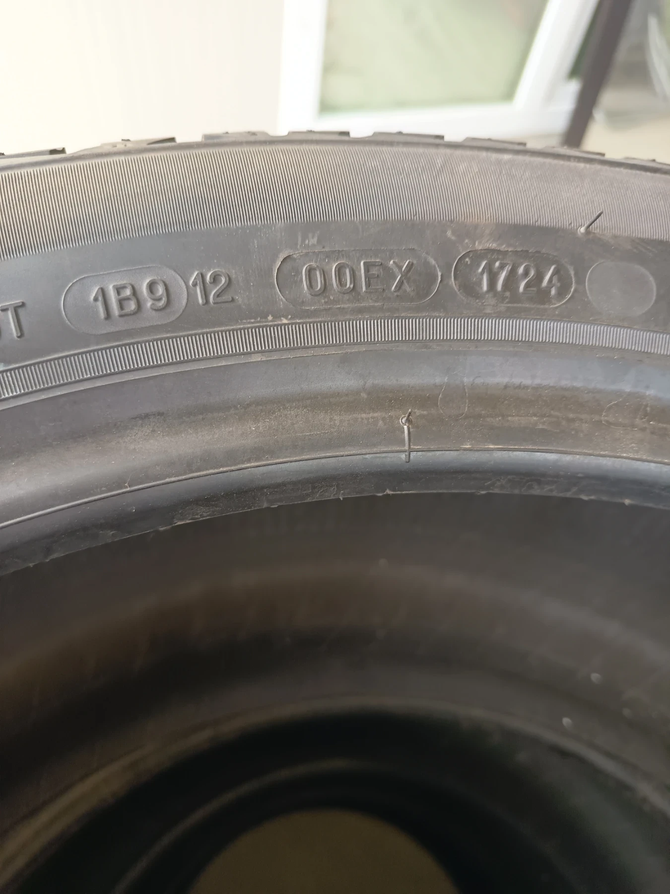 Гуми Всесезонни 285/40R20, снимка 5 - Гуми и джанти - 54838939