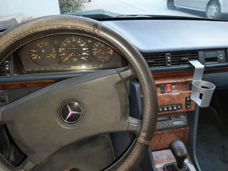 Mercedes-Benz 124, снимка 4 - Автомобили и джипове - 47010677