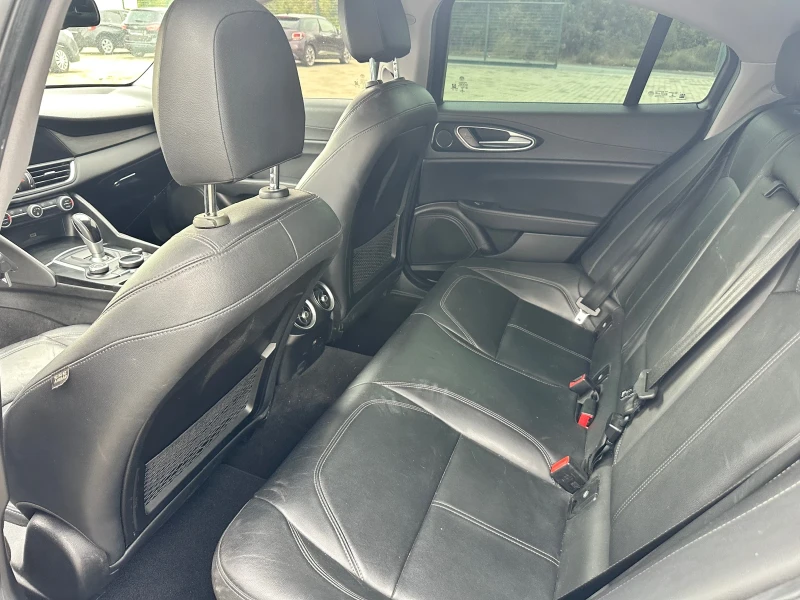 Alfa Romeo Giulia 2.0T RWD, снимка 8 - Автомобили и джипове - 51929455