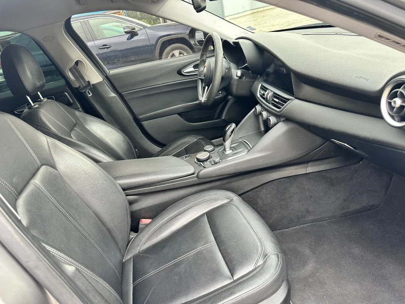 Alfa Romeo Giulia 2.0T RWD, снимка 6 - Автомобили и джипове - 51929455