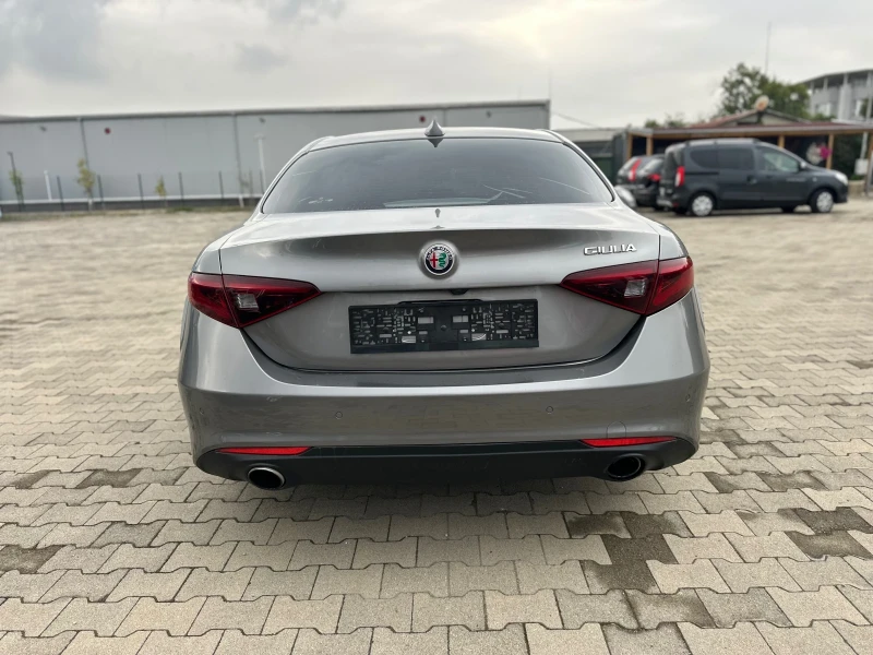Alfa Romeo Giulia 2.0T RWD, снимка 4 - Автомобили и джипове - 51929455