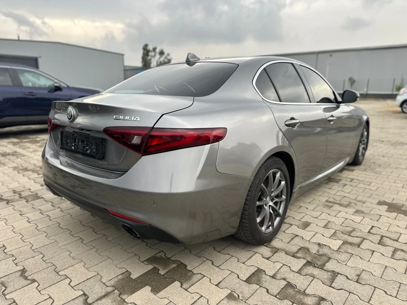Alfa Romeo Giulia 2.0T RWD, снимка 5 - Автомобили и джипове - 51929455