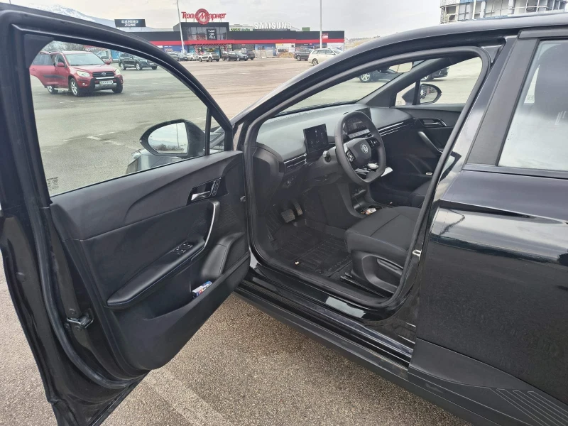 Mg MG4, снимка 8 - Автомобили и джипове - 53443286