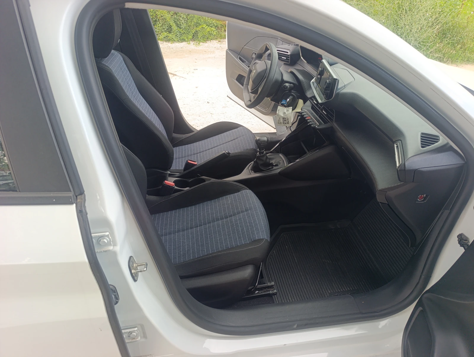 Peugeot 208 1.2I  E208, снимка 13 - Автомобили и джипове - 50066772