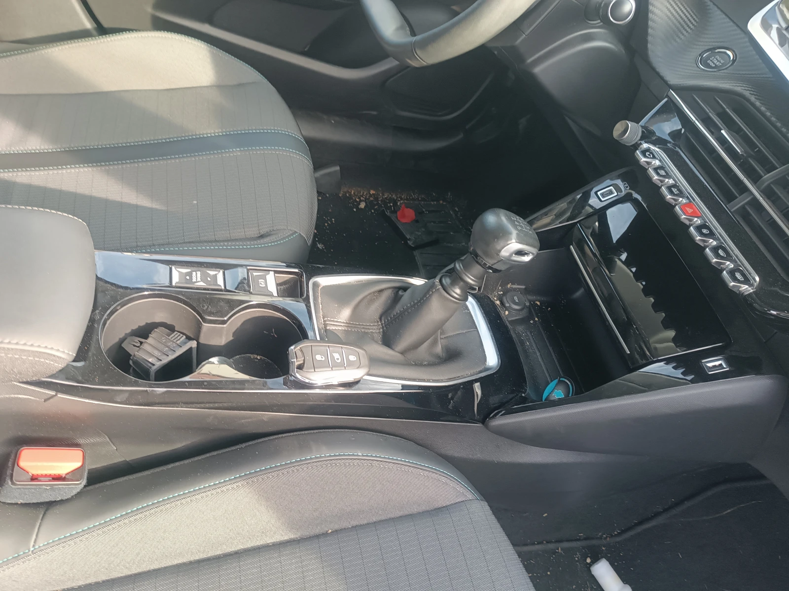 Peugeot 208 1.2I  | Mobile.bg   11