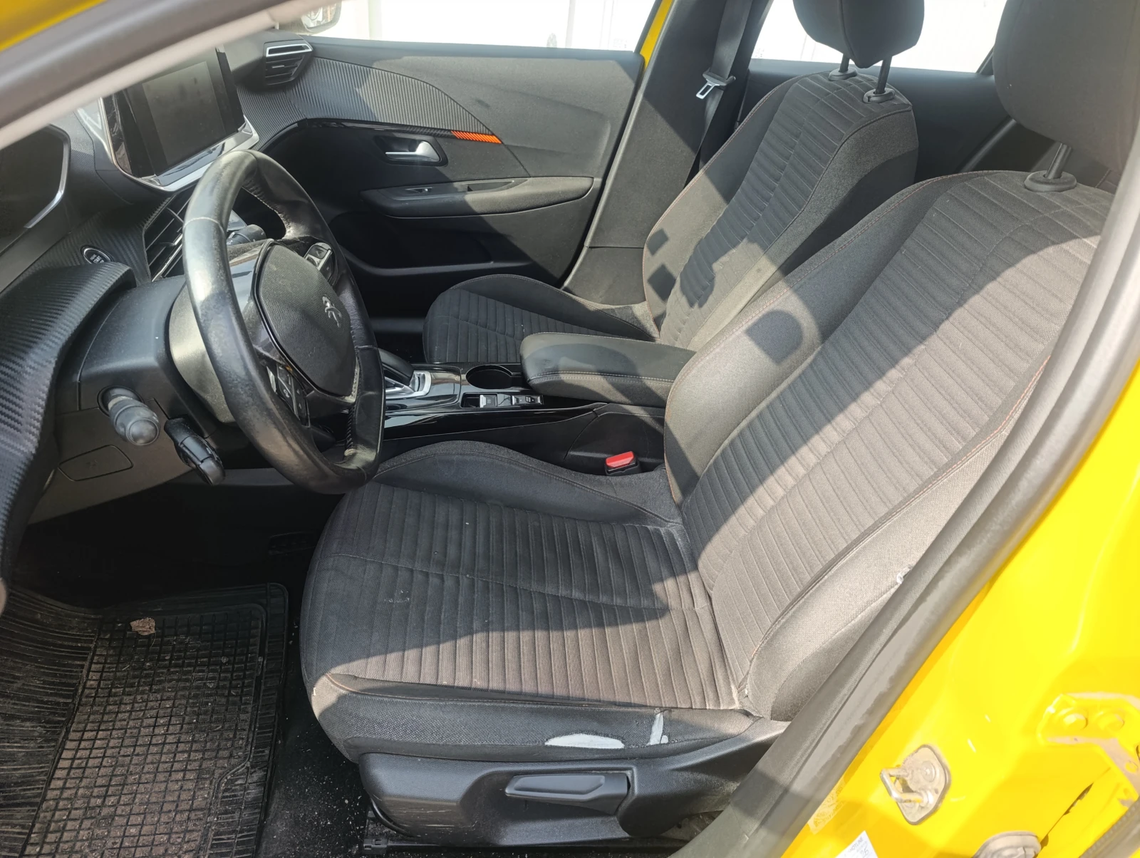 Peugeot 208 1.2I  E208, снимка 11 - Автомобили и джипове - 50066772