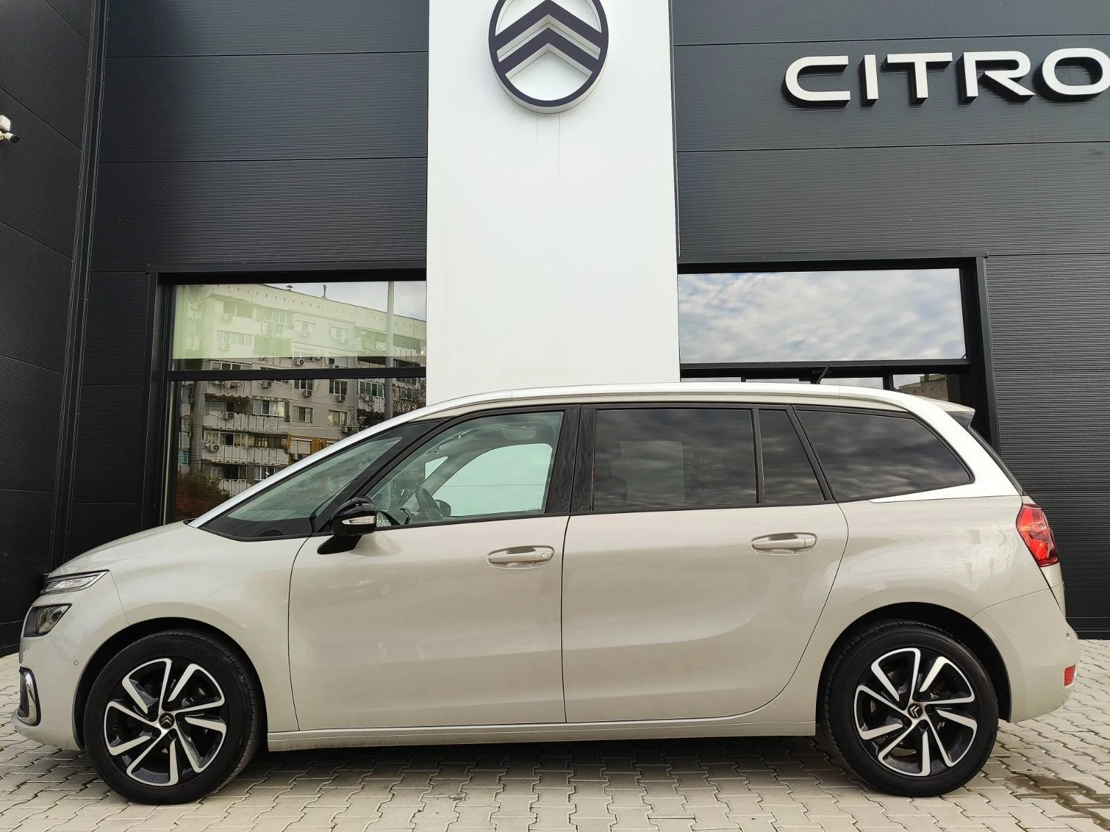 Citroen C4 6+ 1 Grand C4 Spacetourer  Shine 1.5D (130hp) AT8 - изображение 5