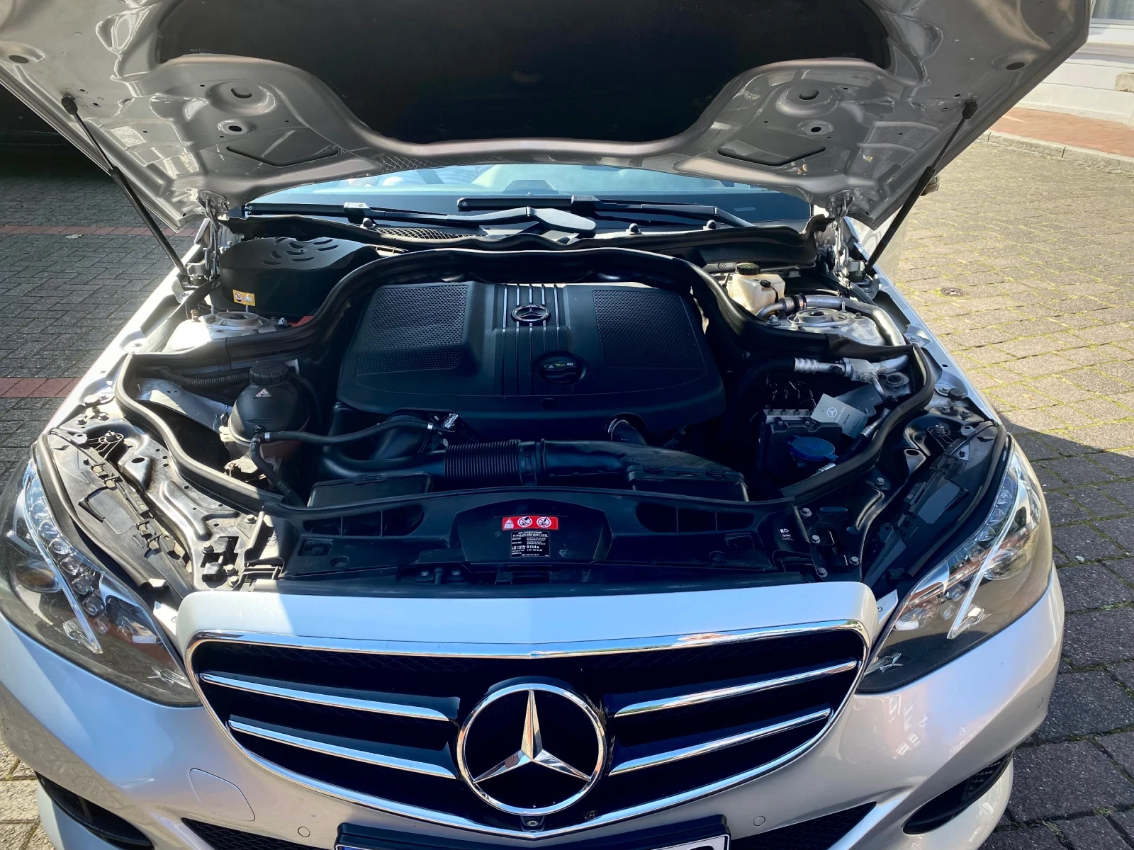 Mercedes-Benz E 220, снимка 12 - Автомобили и джипове - 53774991