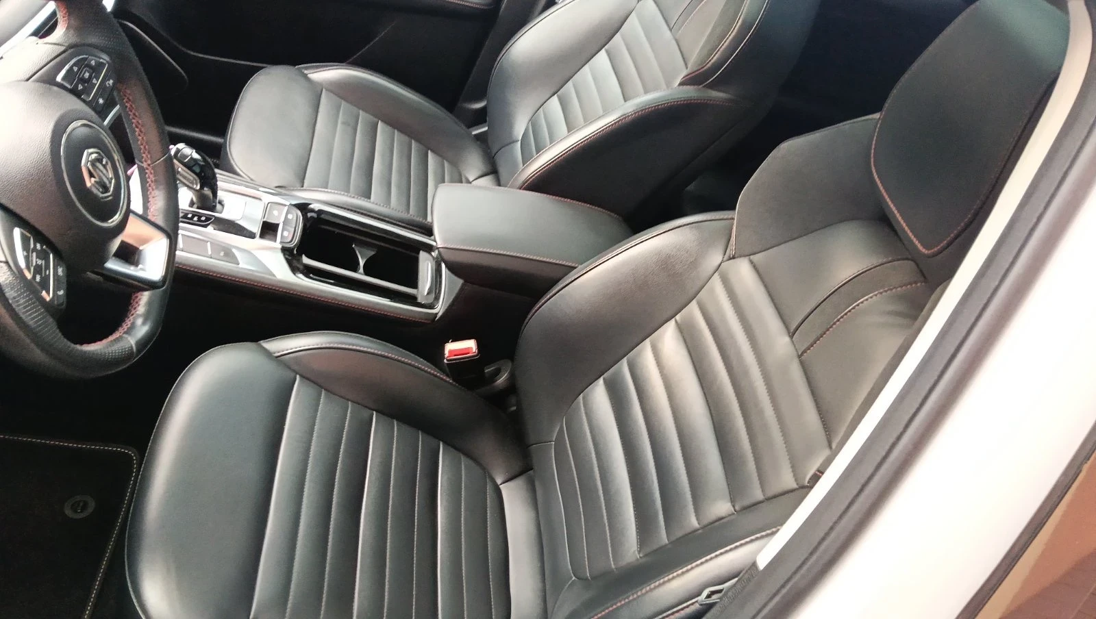 Mg EHS Plug in hybrid Exclusive 37000km, снимка 11 - Автомобили и джипове - 54776244