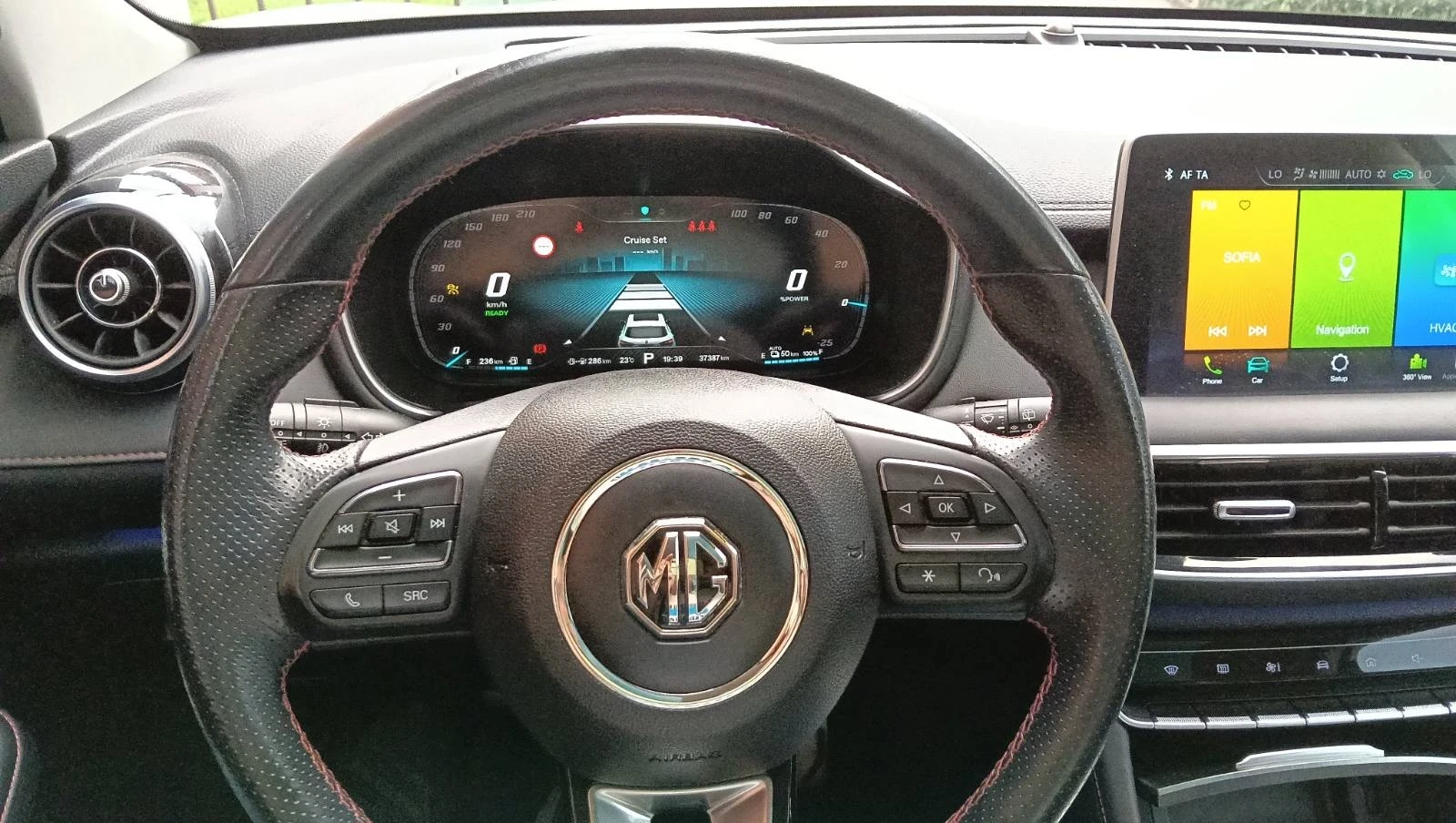 Mg EHS Plug in hybrid Exclusive 37000km, снимка 9 - Автомобили и джипове - 54776244
