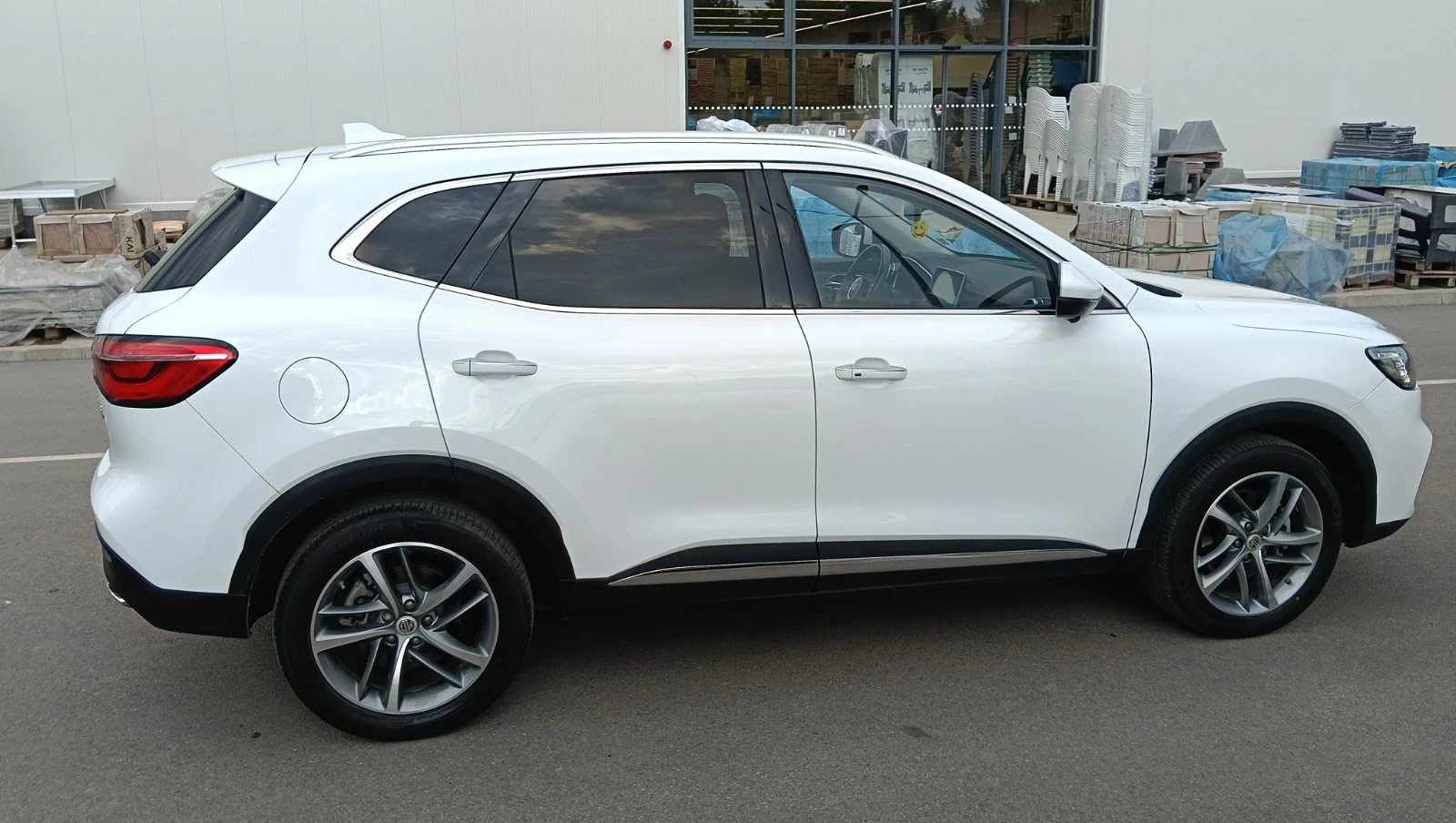Mg EHS Plug in hybrid Exclusive 37000km, снимка 3 - Автомобили и джипове - 54776244