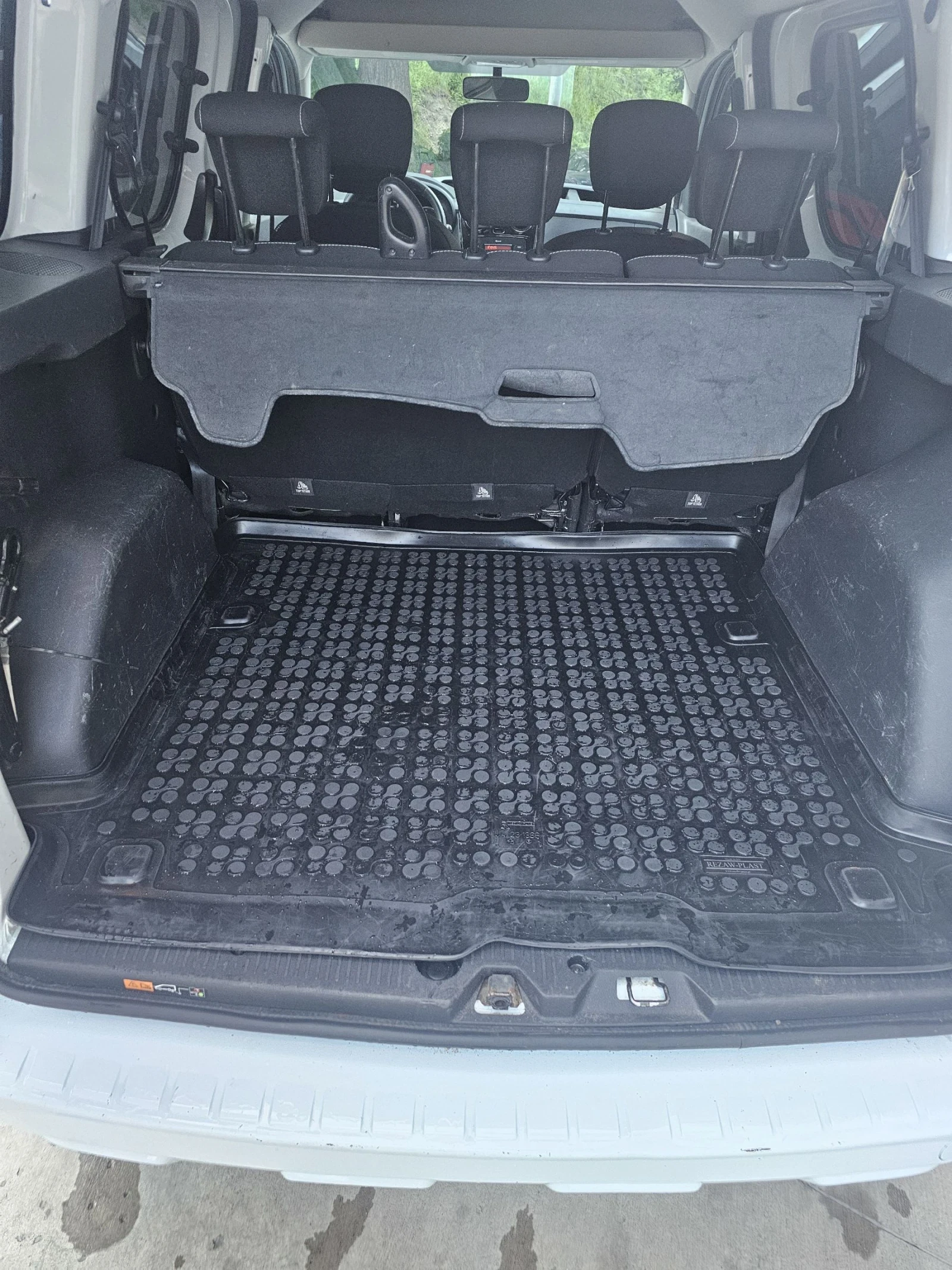 Dacia Dokker, снимка 13 - Автомобили и джипове - 54989911