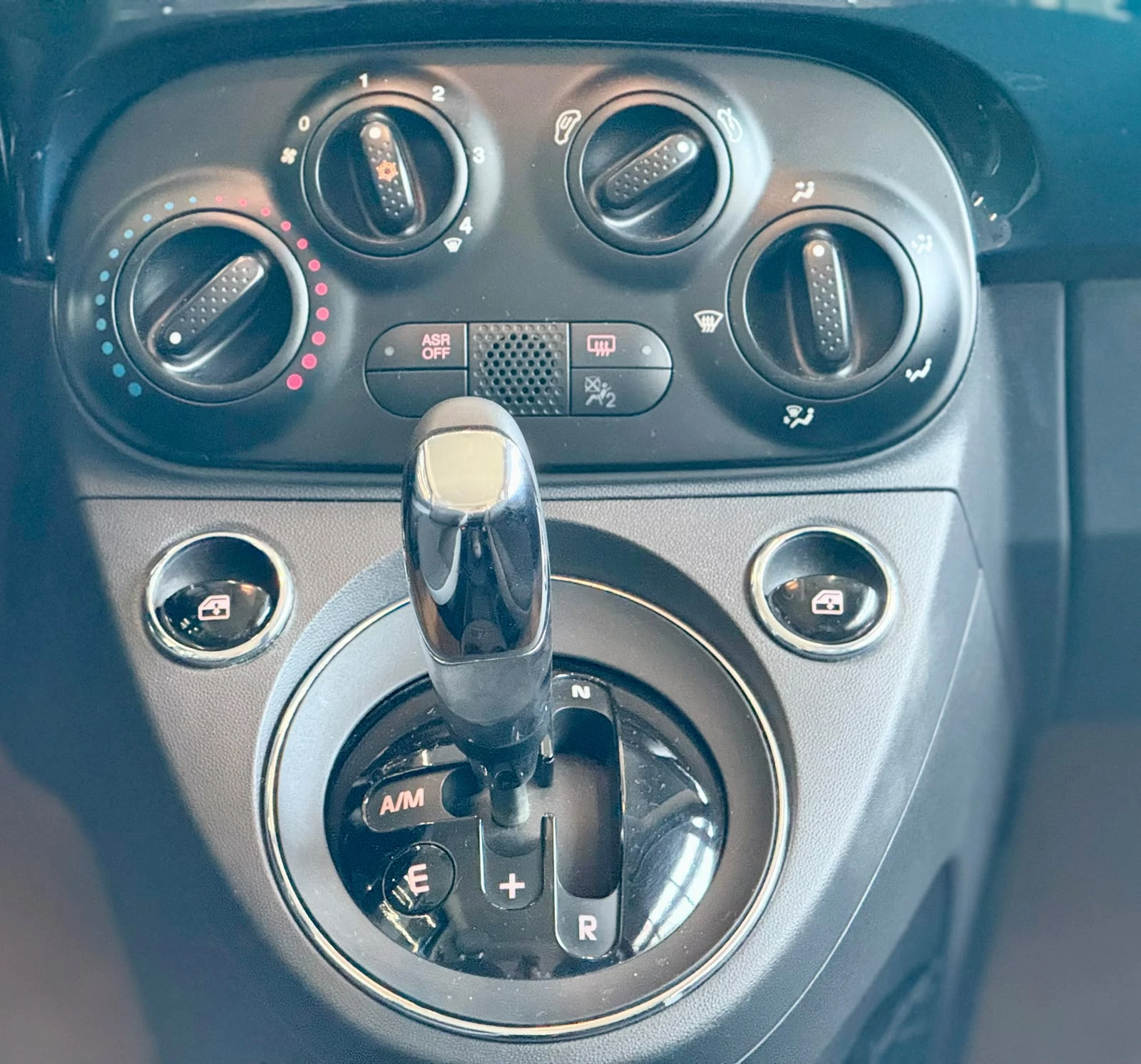 Fiat 500 Xenon* Напълно Обслужен* ЛИЗИНГ , снимка 14 - Автомобили и джипове - 55132301