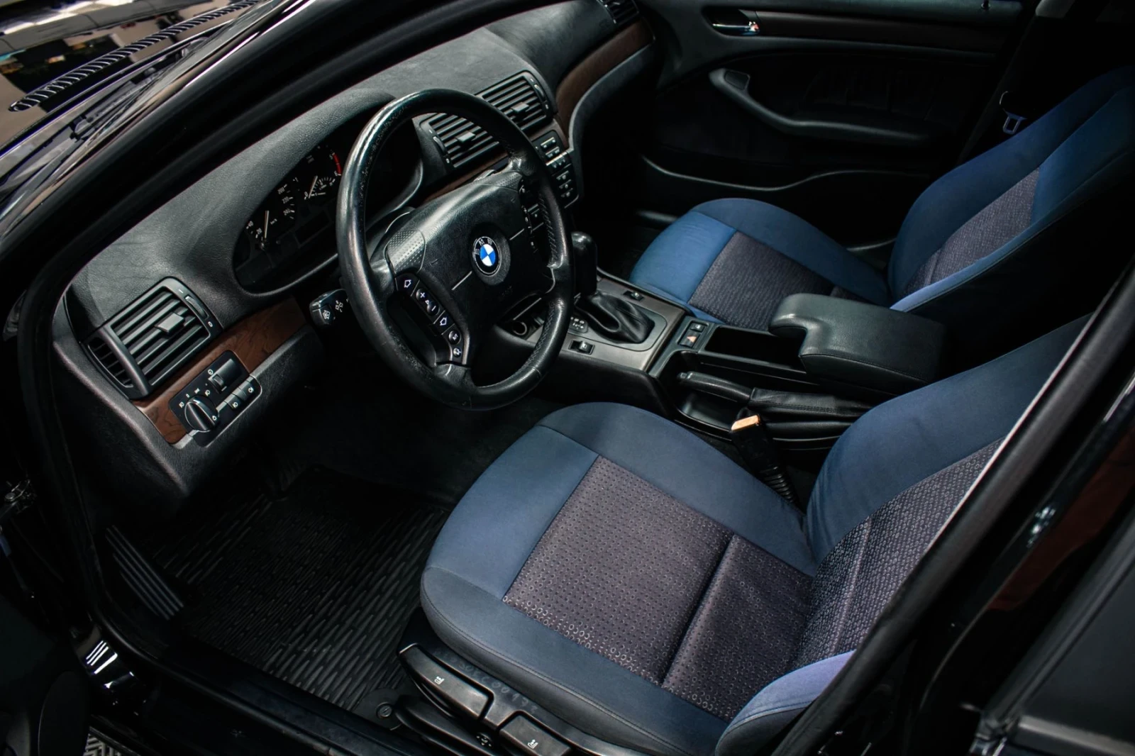 BMW 318 Автомат Уникат, снимка 13 - Автомобили и джипове - 55590310